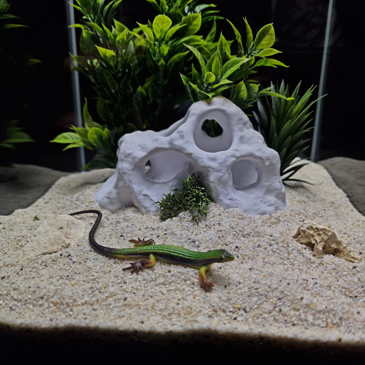 MoonRock Hide Aquarium Cave — source 001 1