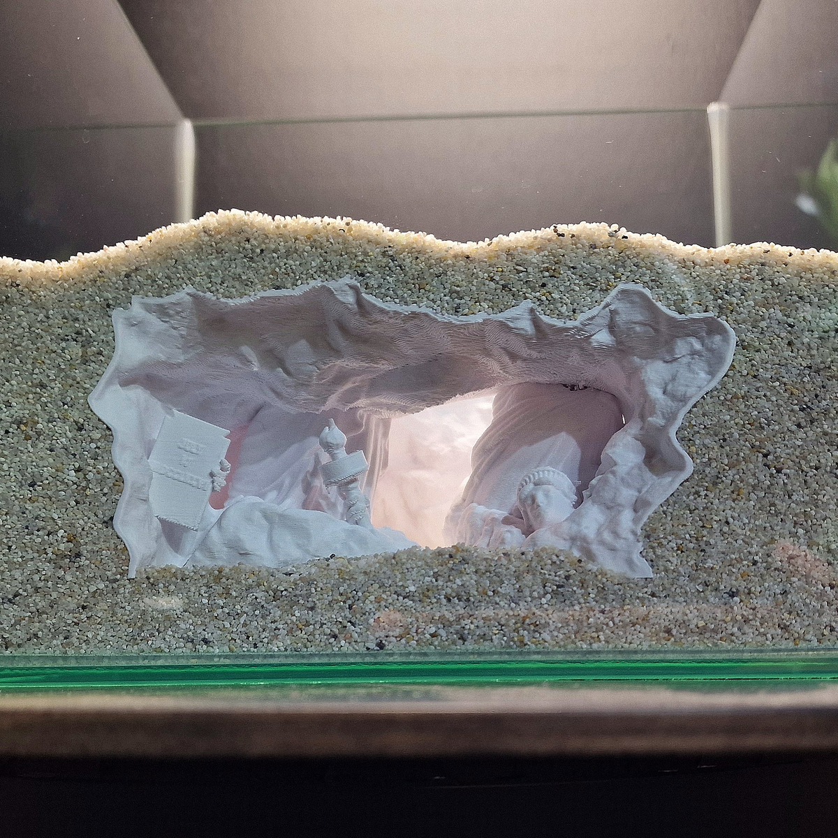 Statue of Liberty Aquarium Cave — source 005 4